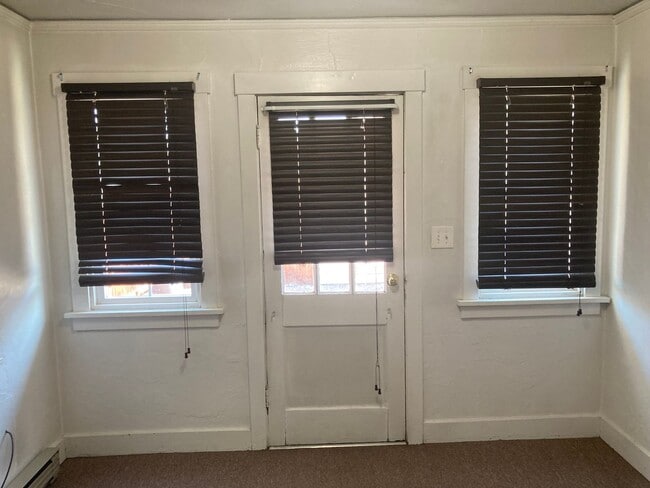 Building Photo - 901 Kittitas St