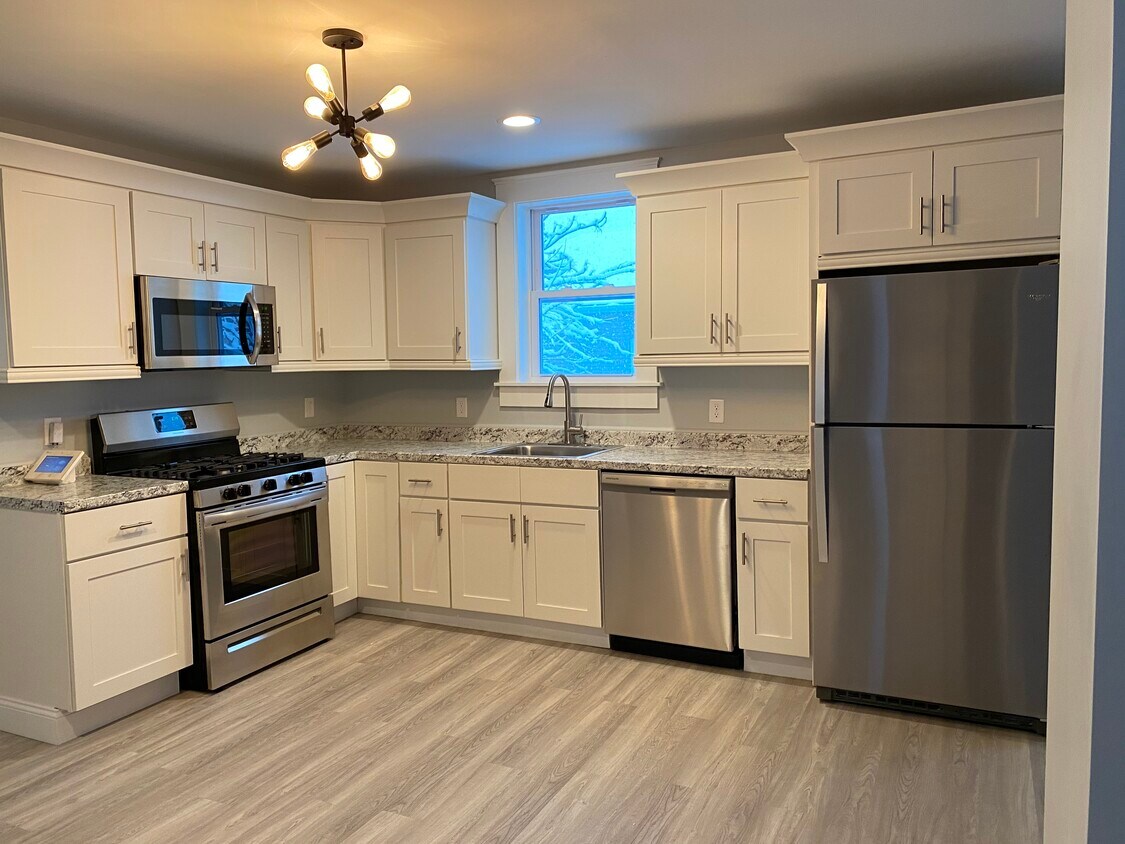 81 Yorkshire St, Providence, RI 02908 Apartments in Providence, RI