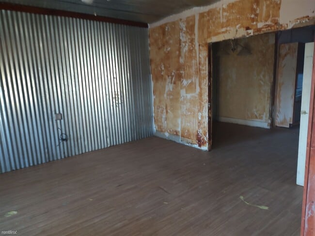 Building Photo - 3 br, 2 bath House - 830 East 12th Street