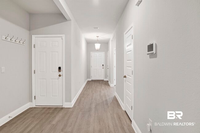 Building Photo - 390 Gemini St