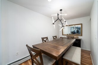 Building Photo - 212 Jackson St