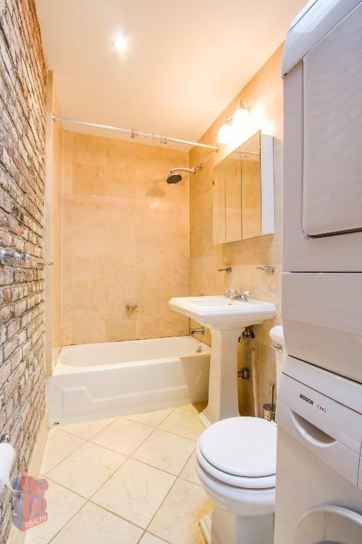 Building Photo - 95 Perry St