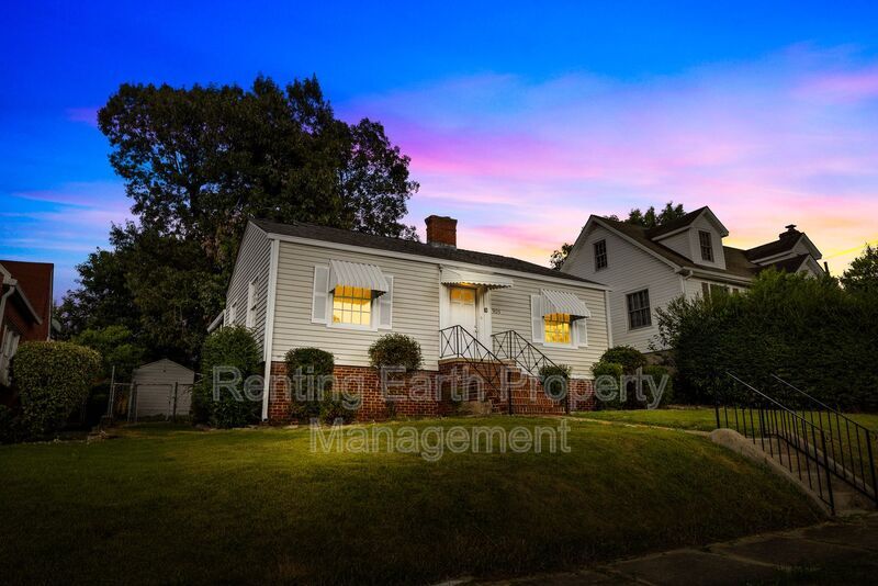 Primary Photo - 905 7th St W