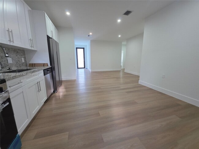 Building Photo - 1313 NW 6th Ave Unit A