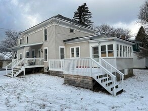 Building Photo - 10 Rochester St