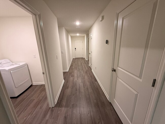 Foto del edificio - 2555 NW 23rd Ave