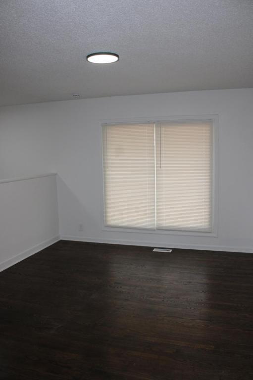 Foto del edificio - 9604 Wallace Ave