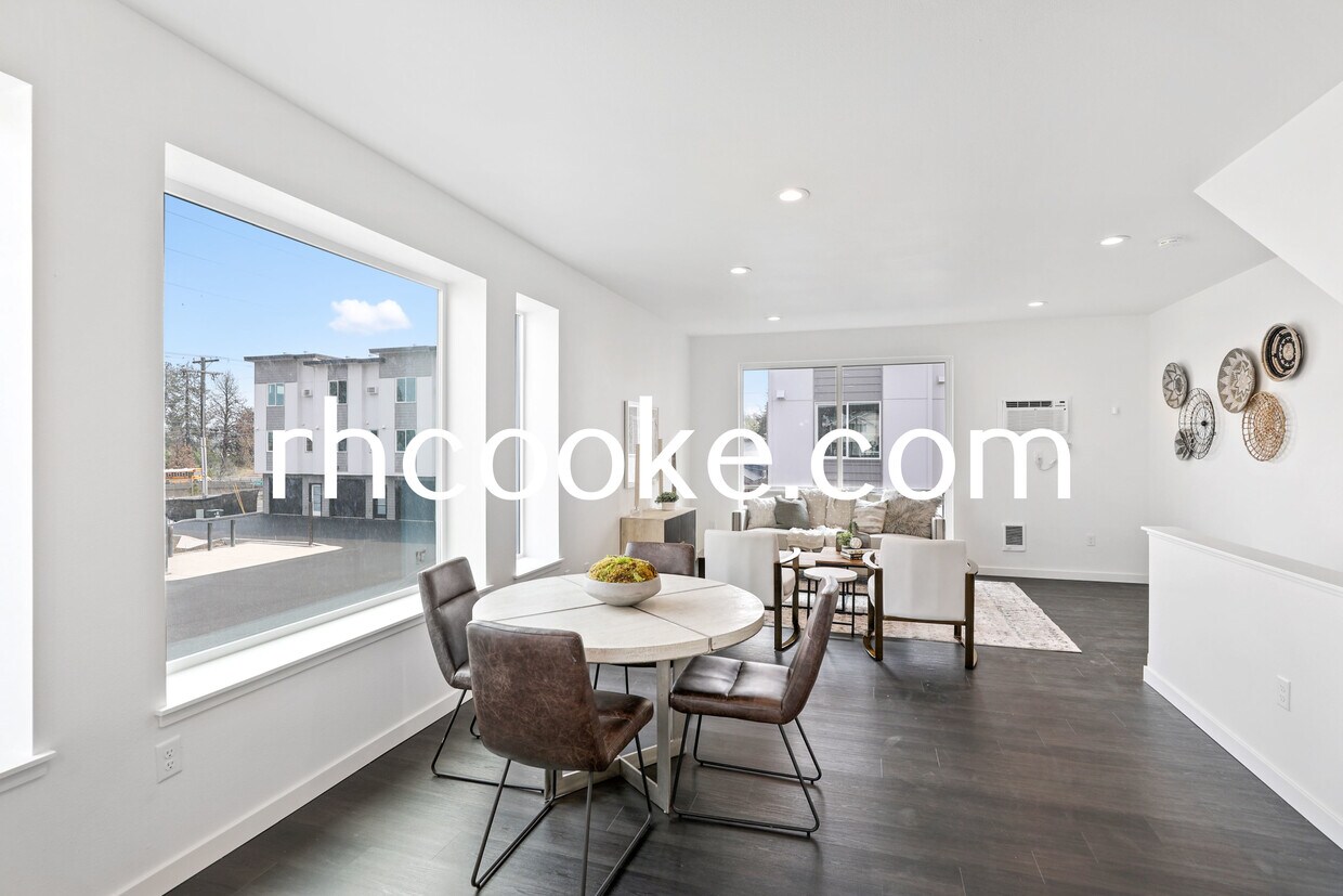 Foto del edificio - 5th & Conklin Townhomes