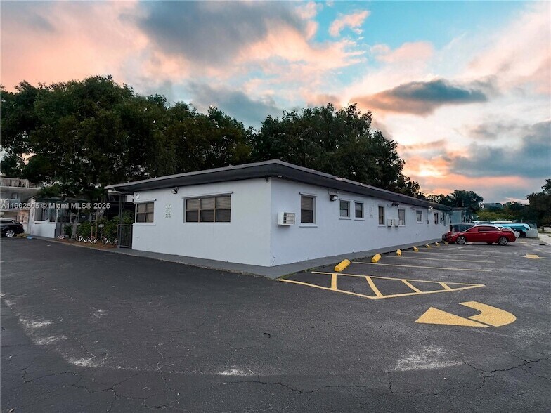 Photo - 13390 NE 6th Avenue Unit 7