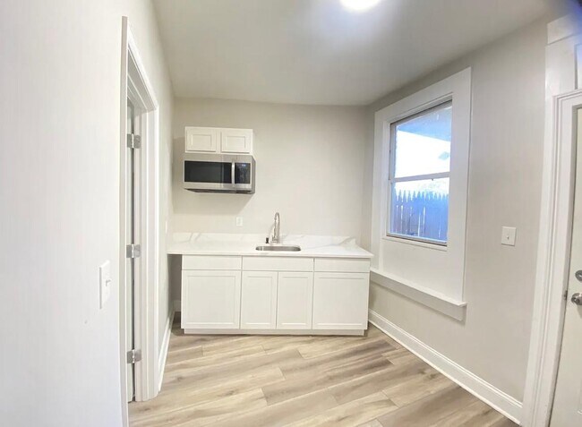 Foto del edificio - 3168 Wilkens Ave