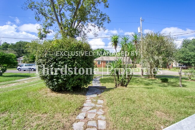 Foto del edificio - 8057 Oakwood St
