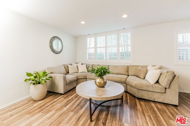 Building Photo - 4501 Cedros Ave
