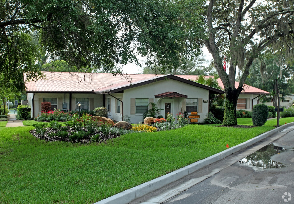 Lake Helen Villa Apartments in Lake Helen, FL