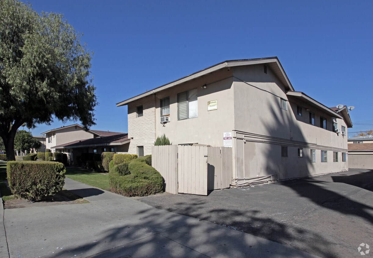 Foto del edificio - 18 Units on Sumac Ln.