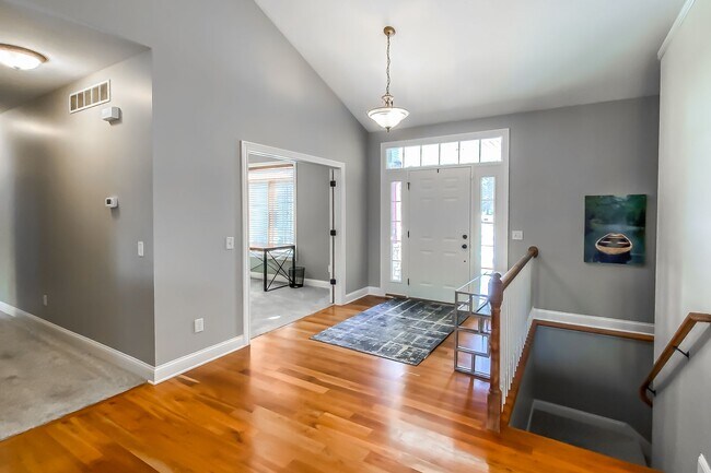 Building Photo - Warm and Luxurious 4 bedroom Executive Estate