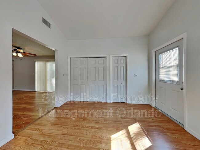 Building Photo - 2425 W Gardenia Dr