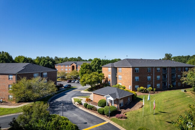 Building Photo - Grand Summit Apartments