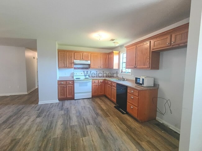 Foto del edificio - 3BR/2BA Home with Carport & Easy Highway Access