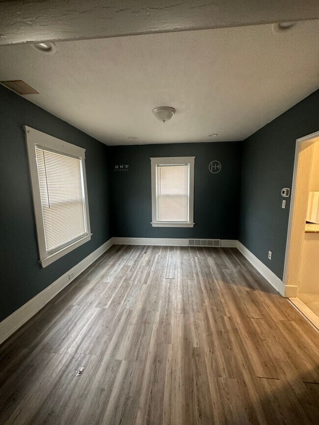 Building Photo - Cleveland East Side Single Home