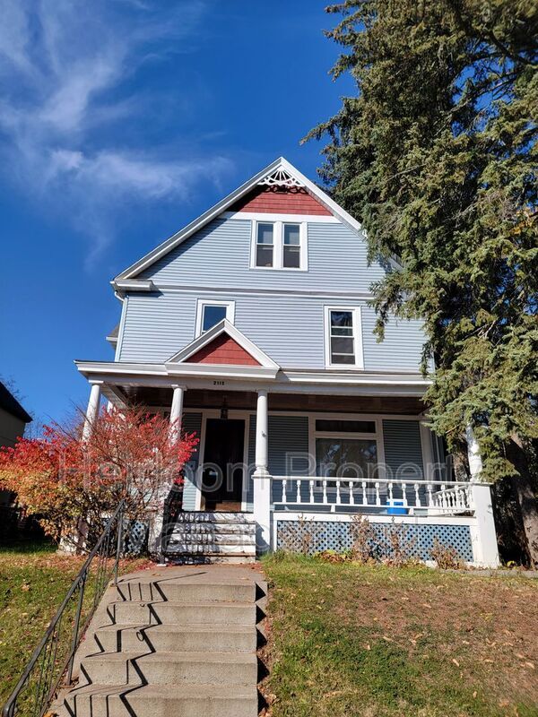 Building Photo - 2115 E 1st St