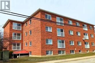 Building Photo - 2-2 Rideau St