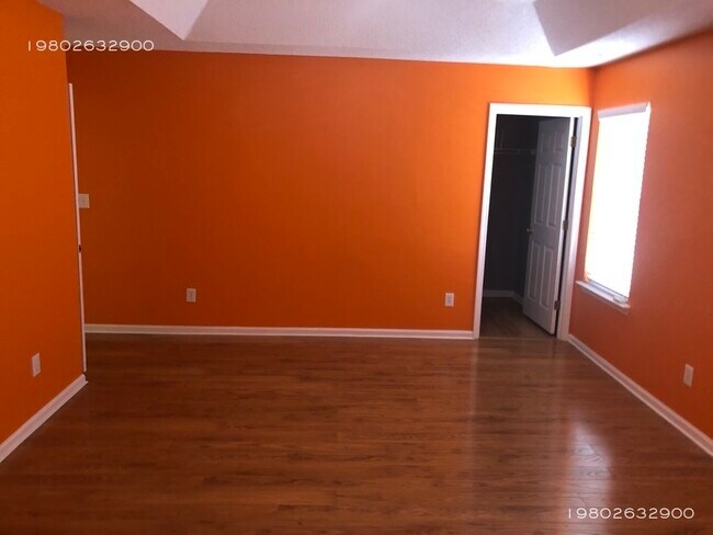Building Photo - 904 Knightsbridge Rd