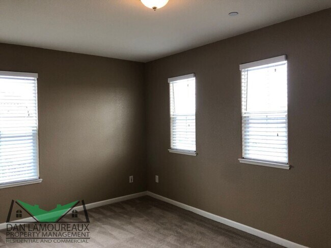 Building Photo - 3 br, 2.5 bath House - 1922 Boyle Ct