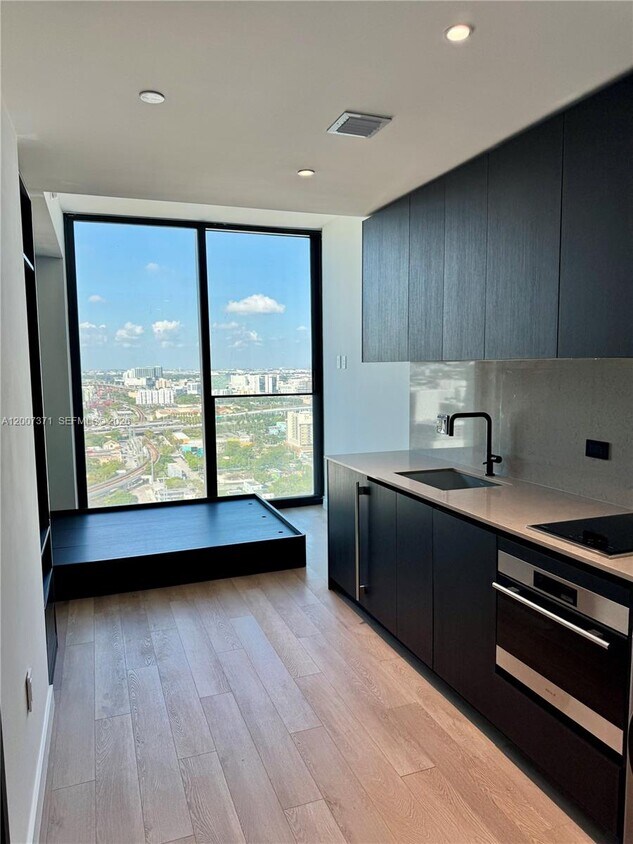 Foto del edificio - 20 NE 11th St