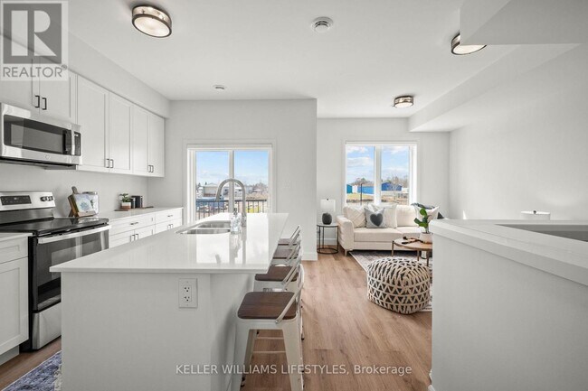 Photo du bâtiment - 470-470 Darcy Dr