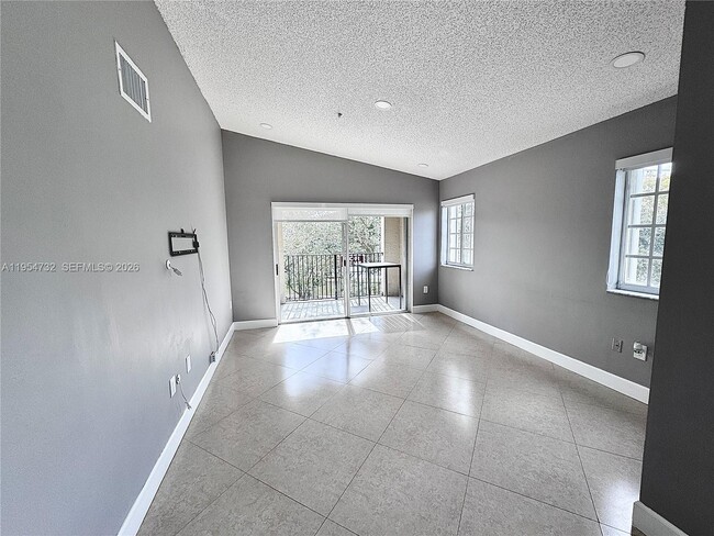 Foto del edificio - 2133 Renaissance Blvd