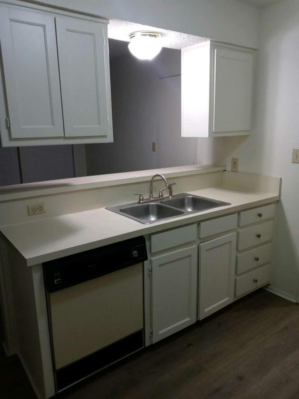 Foto del edificio - 7530 Kings Ridge Rd