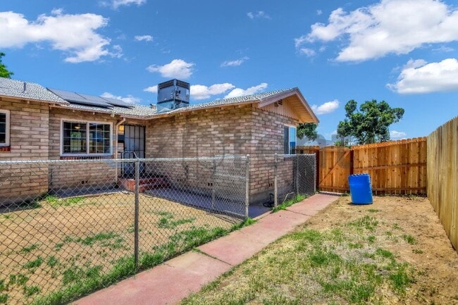 Building Photo - Unit 807