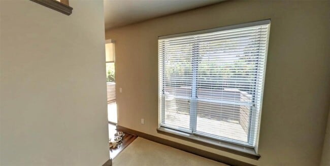 Building Photo - 10402 Town and Country Way