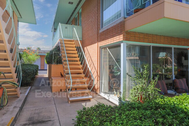 Foto del edificio - 3008 E 6th St