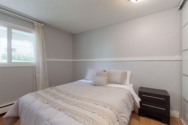 Photo du bâtiment - 316-316 Woodbridge Way