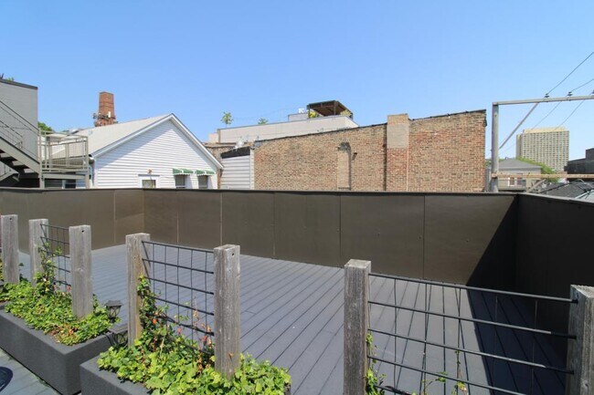 Foto del edificio - 2 bedroom in Chicago IL 60622
