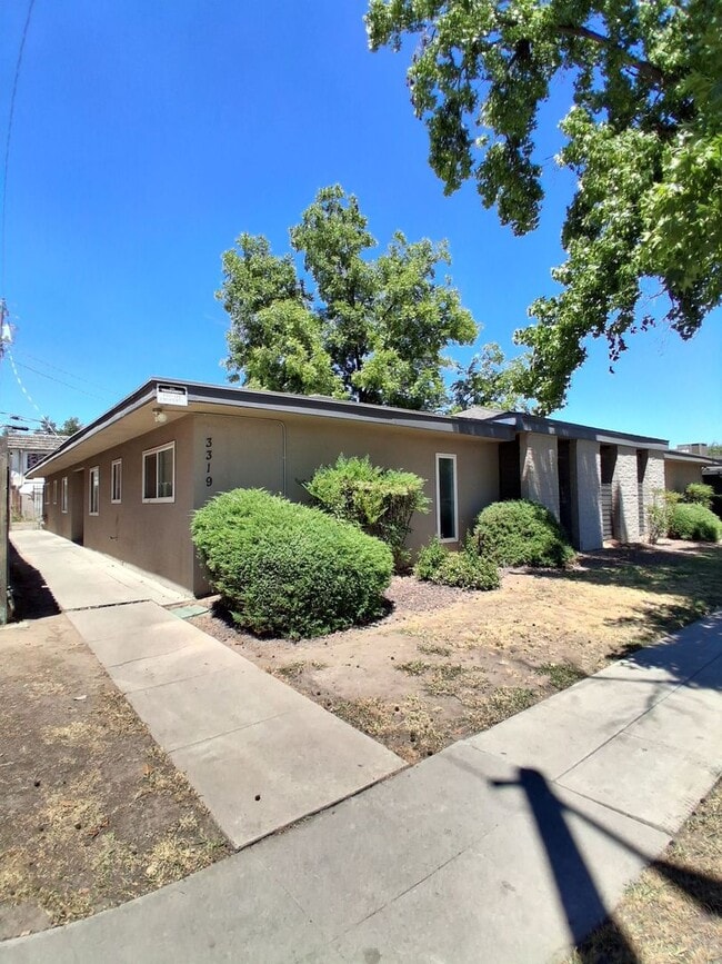 Building Photo - 3319 E Fairmont Ave