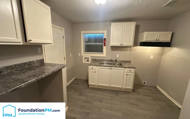Building Photo - 2601 Dakar Ave