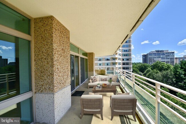 Foto del edificio - 5610 Wisconsin Ave