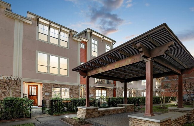 Building Photo - 1049 W 22nd St