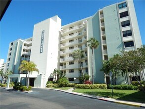 Building Photo - 300 Woodette Dr