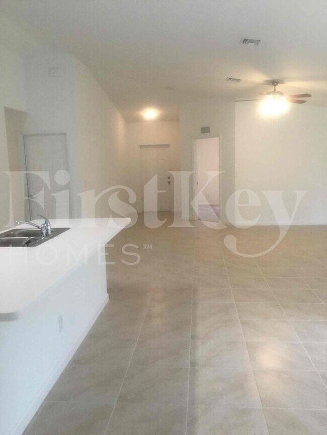 Foto del edificio - 490 SW Dagget Ave