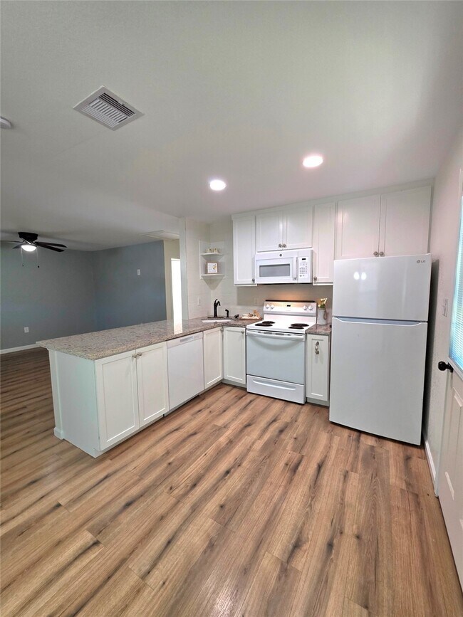 Foto del edificio - 5422 Pine Ave