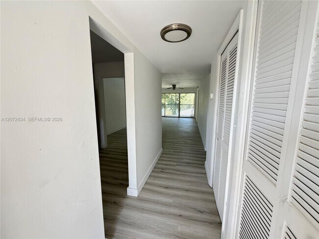 Foto del edificio - 5090 SW 64th Ave