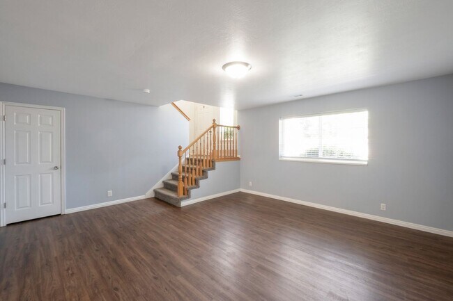 Foto del edificio - 1623-1623 W 800 N St