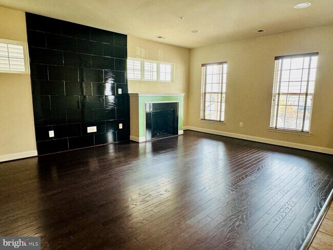 Building Photo - 12406 Carriage Park Pl