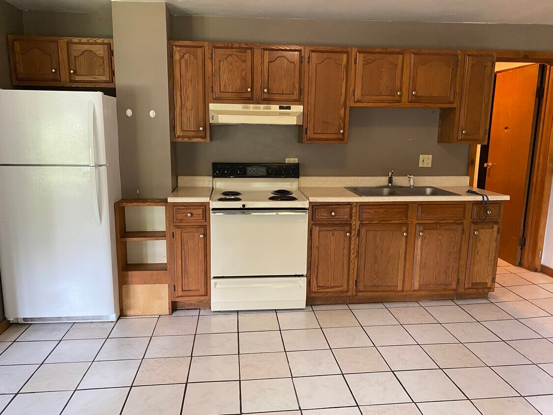 Large open kitchen and living room - 48 West St