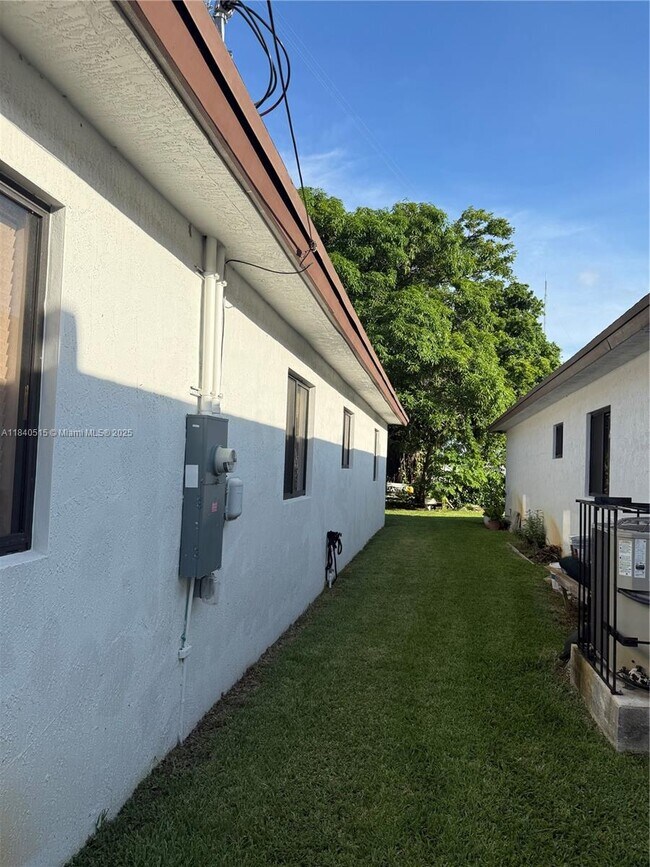 Foto del edificio - 5140 SW 24th St