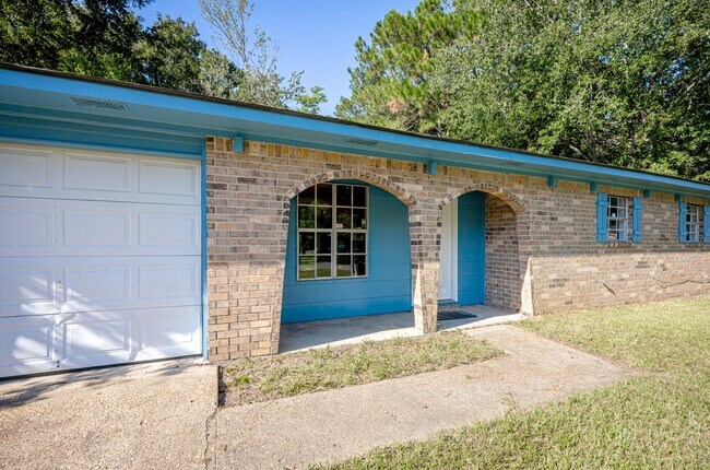 Foto del edificio - 3 Bedroom 1.5 Bath Home in Gautier!