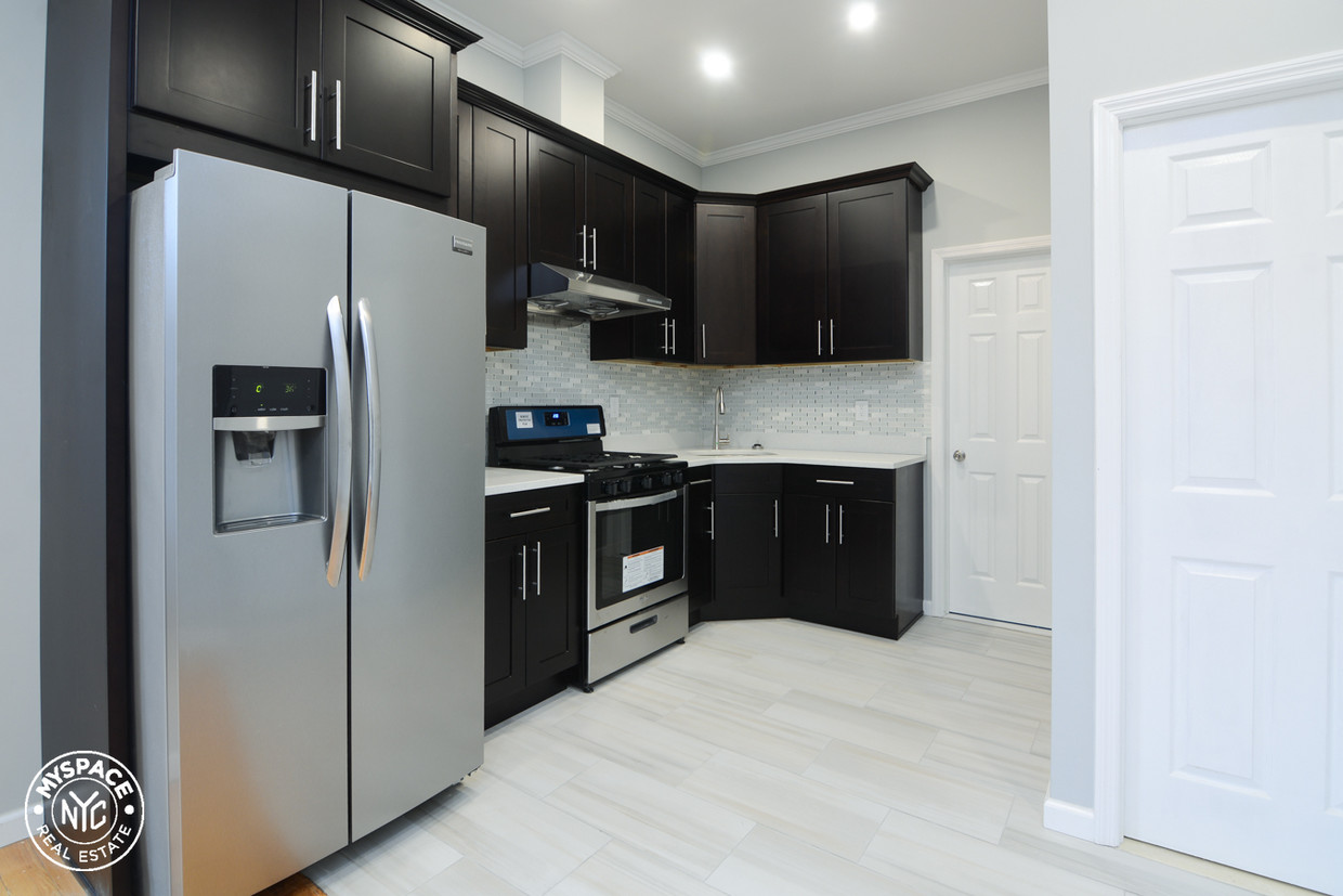 Foto principal - 306 Marcus Garvey Blvd